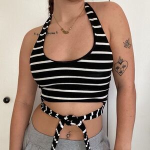 Attirance Women's Black and White Crop-top size Small